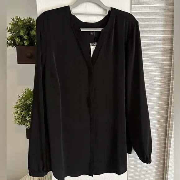 Torrid NWT deep black blouse- beautiful quality! - Picture 3 of 8